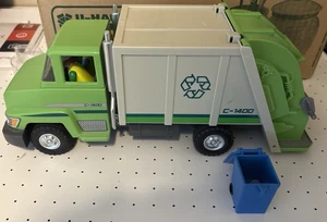 Playmobil City Life Camion Riciclaggio C-1400 Verde con Action Figure + Pattumiera - Foto 1 di 5