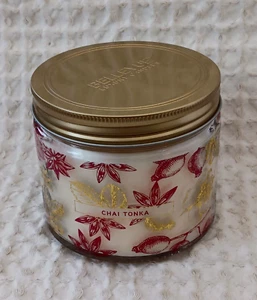 Vela de lujo Bellevue CHAI TONKA 12 oz doble mecha con vidrio de aceite esencial NUEVO - Imagen 1 de 7