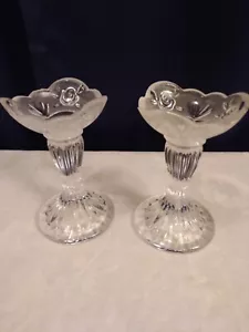 2 Candelabros Cónicos Oneida "Southern Garden" Parte Superior Esmerilada Cristal Transparente 5"T - Imagen 1 de 5