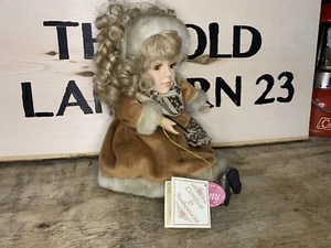 Bambola di porcellana carica da collezione Tiffany scelta bella bambina suona musica - Foto 1 di 21