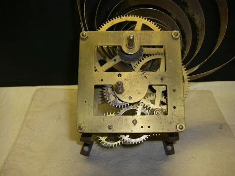 EINGRAHAM-BRISTOL CT.-VINTAGE CLOCK-WORKS-ALL GEARS RUN SMOOTH WHEN WOUND Cover