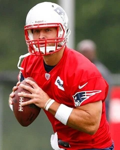 TIM TEBOW 8X10 PHOTO NEW ENGLAND PATRIOTS NFL FOOTBALL CLOSE UP - Picture 1 of 1