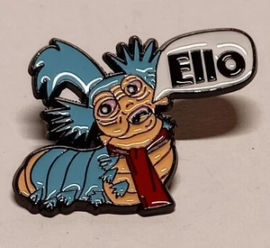 Pin de metal esmaltado Worm From Jim Henson's Labrynth - "Ello". 1"×1". Nuevo - Imagen 1 de 5