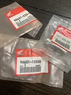 Genuine Honda Piston Circlip - P/N 94601-15000   13111-kv3-000 Pin Cr125 - Image 1 of 2