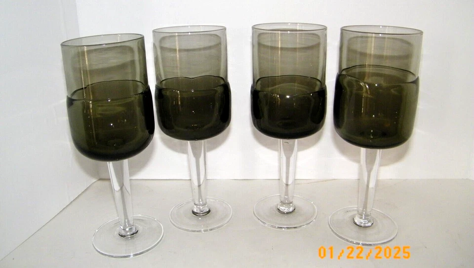 Juego de 4 copas sopladas a mano Pier 1 doble inmersión gris ahumado vástago transparente de colección Foto 1 de 4