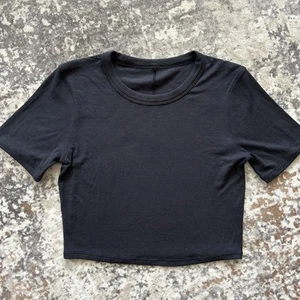 Lululemon Womens Black Cropped Ribbed Short Sleeve Yoga Workout Shirt Top Sz 6 ? - Picture 1 of 7