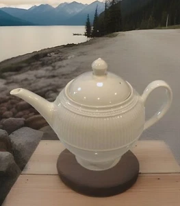 Wedgwood Windsor Teapot - Picture 1 of 7