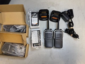 2 Hytera PD602i um UHF 400-527 Mhz with new accessories, great condition - Photo 1/12