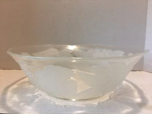 Beautiful Vintage Clear Glass Frosted & Etched Fruit and Leaves Serving Bowl - Picture 1 of 6