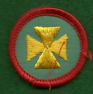 GIRL SCOUT WORLDS TO EXPLORE BADGE - RED - FIRST AID - FREE SHIPPING - Picture 1 of 2