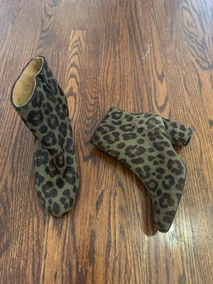 Botines para mujer Banana Republic estampado de leopardo talla 6 Foto 1 de 4