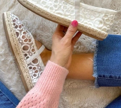 Palmilha Universal Thread Mary Jane’s Floral Conforto Tamanho 8 Renda Branca Creme Nova - Imagem 1 de 2