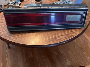 1982 -1989 CHRYSLER FIFTH AVENUE TAIL LIGHT LIGHT LH LEFT DRIVERS SIDE USED - Picture 1 of 5