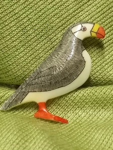 Signed Mayac Family Lapel Pin Brooch Penguin Puffin Bird King Island Scrimshaw - Picture 1 of 11