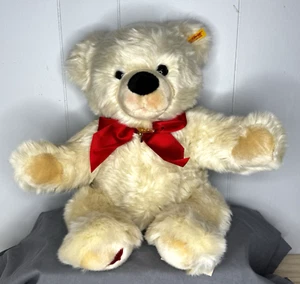 Steiff Danbury Mint Cream Valentine Bear #668340 Embroidered Red Heart Bow Charm - Picture 1 of 15