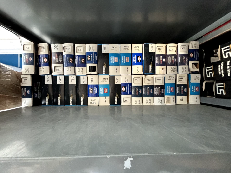 Juego de cables de bujía estándar 7522 para 93-96 Subaru Impreza 1,8 L-H4 Foto 1 de 1