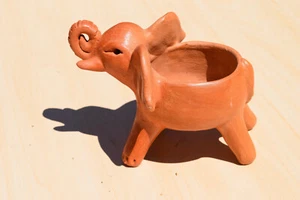 Handgefertigter Übertopf Terrakotta Elefant klein aus Guatemala - Bild 1 von 5