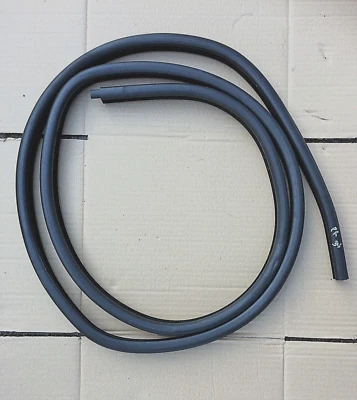 BMW E46 325i MSport (02/52) Sello de puerta trasera del lado del pasajero - 8194683 - IZQUIERDO Foto 1 de 4