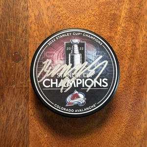 Andre Burakovsky Signed 2022 Stanley Cup Champions Puck Authentic Autograph - Picture 1 of 2