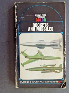 ROCKETS AND MISSILES : knowledge through color - Picture 1 of 13