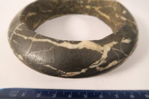 Antiguo gran aro de piedra mármol Hombori Sahel GW32 Old big Stone Bracelet Pierre - Imagen 1 de 13