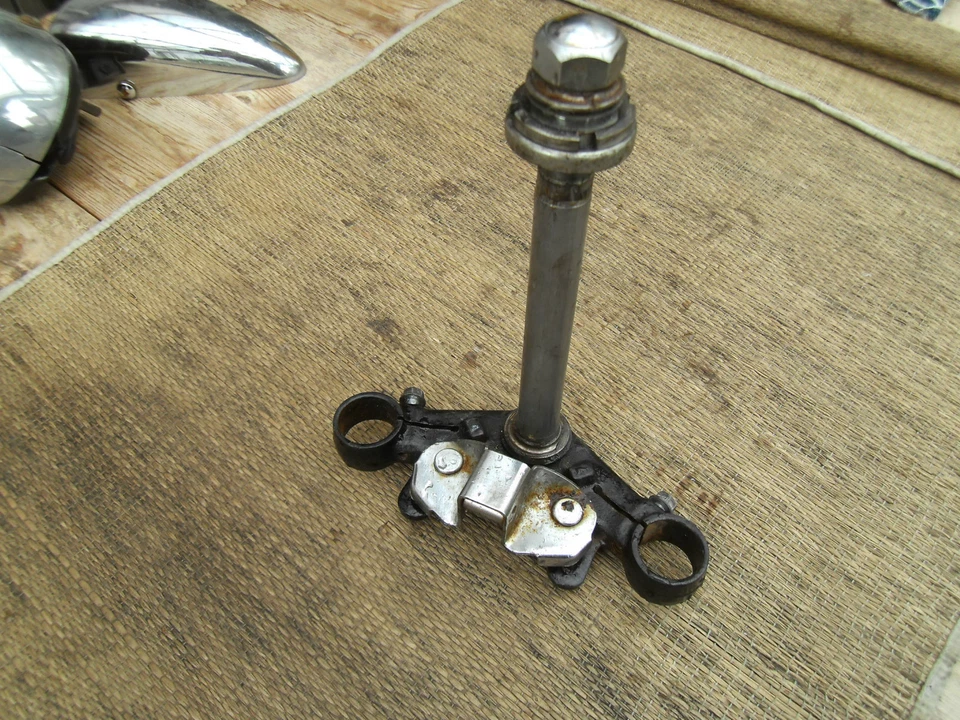 Gabelbrücke unten Gabel Sym San Yang Husky N125A-6 - Bild 1 von 1