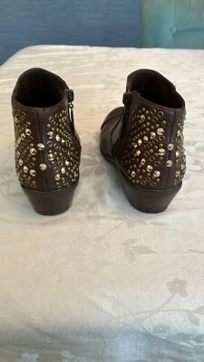 Botas de tornozelo femininas Yellowbox tamanho 6 cravejadas marrom country ocidental - Imagem 1 de 4