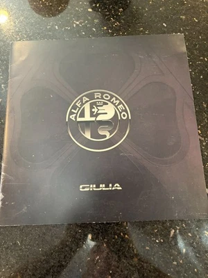 2016 阿尔法·罗密欧 Giulia Quadrifoglio 48 页大码汽车销售手册目录 — 第 1/4 张图片