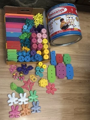 Hasbro Classic Tinkertoy Construction Set 2004 Toys R Us 350 Piece Lot - Image 1 of 4