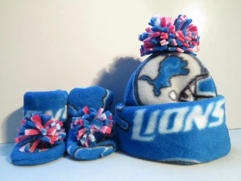LIONS BABY girl HAT HANDMADE newborn BEANIE & BOOTIES FLEECE NFL DETROIT pink Cover