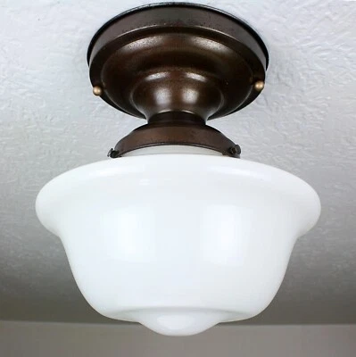 Lámpara de techo vintage de vidrio esmerilado Art Deco para casa escolar años 30 2 disponibles Foto 1 de 3