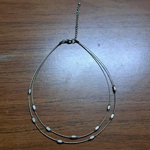 Minimalistisches silberfarbenes verstellbares Doppelstrang Halsband Perlenkette - Bild 1 von 6