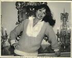 1977 Press Photo Elsa Martinelli models a sweater in New York - lrx75607