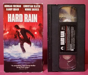 VHS Hard Rain - Christian Slater, Morgan Freeman, Minnie Driver BUY2GET1 - Foto 1 di 5