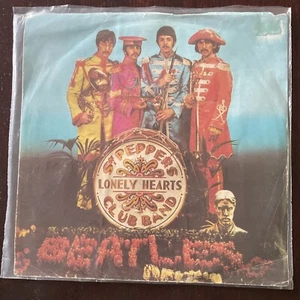 THE BEATLES SGT PEPPER'S LONELY HEARTS CLUB BAND 45 RPM ITALIAN ISSUE V/G COND. - Picture 1 of 4
