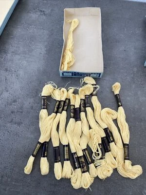 12 Echevettes Mouline Special Jaune N 25 745 Retors A Broder  - Photo 1/4