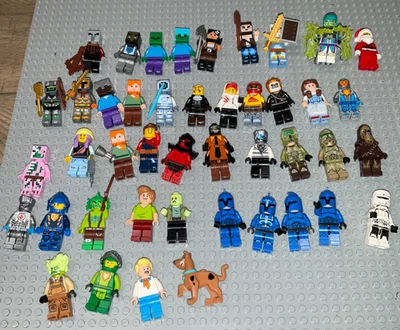 AUTHENTIC LEGO MINIFIGURE LOT X 44 STAR WARS SCOOBY MINECRAFT ETC. - Image 1 of 4