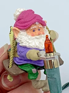 Vintage 1987 Hallmark Keepsake Magic ornamento illuminato Polo Nord potere e elfo leggero - Foto 1 di 12