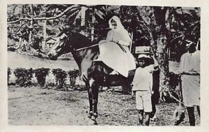 Fiji - MAKOGAI - Nun visiting the villages - Publ. Soeurs Missionnaires de la So - Picture 1 of 2