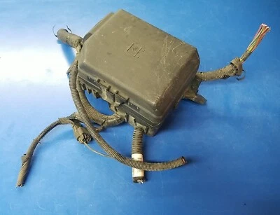 Caixa de relé de fusível de motor Chevrolet Impala Underhood 3.5L 2008-2011 fabricante de equipamento original. 15827848 - Imagem 1 de 4