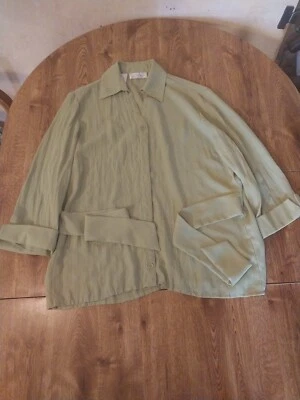 Blusa grande Kathy Che para mujer oficina carrera botón verde  Foto 1 de 4