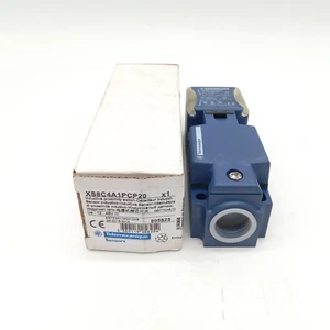 Telemecanique XS8C4A1PCP20 Inductive Proximity Switch - Picture 1 of 4