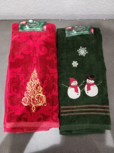2 Christmas Holiday Hand Towel Bathroom Decoration Red and Green - Picture 1 of 6