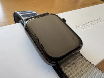 Apple Watch Series 4 / 44mm Edelstahl Space Schwarz GPS+CEL Sport Band Schwarz - Bild 1 von 4