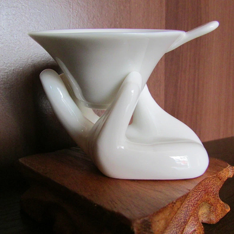 Chinese tea accessories tea filter net with holder hand shape porcelain strainer - Image 1 of 4
