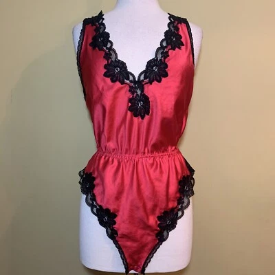 Lencería De Colección Miss Elaine Talla M Encaje Satinado Una Pieza Rojo Mameluco Negligee Peluche Foto 1 de 4