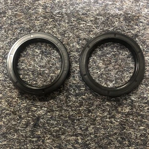 Rear Hub Oil Seals (2) MG P N - Picture 1 of 1