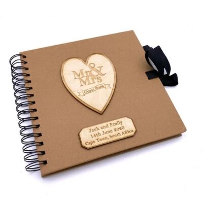 Libro de invitados de boda marrón personalizado grabado en madera señor y señora Foto 1 de 3