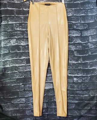 Leggings plisados Pretty Little Things para mujer talla 4 beige tostado brillante Foto 1 de 4