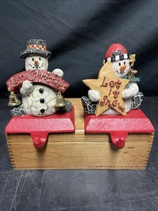 2 Weihnachten Schneemann Mantel Strumpf Aufhänger Halter Gusseisen Sockel 4,5" Figuren - Bild 1 von 18